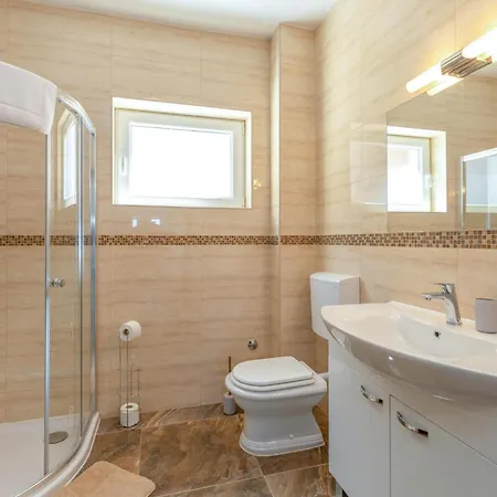 Appartement Awesome In With Wifi Obrovac