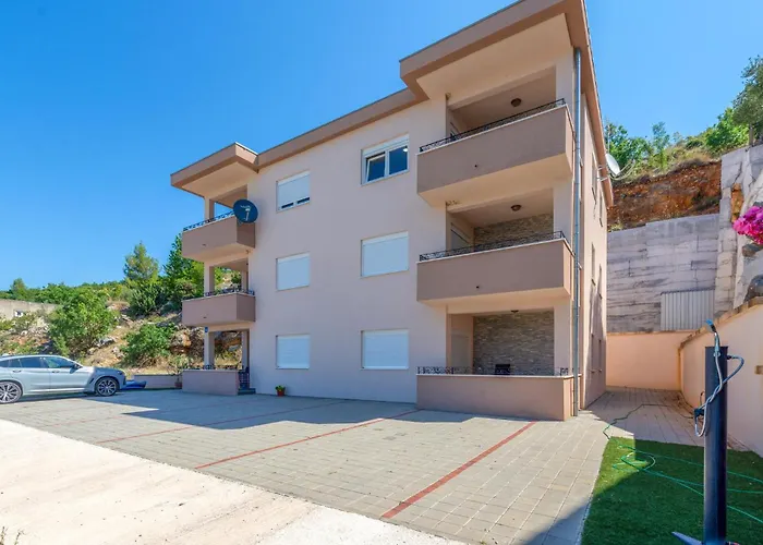 Апартаменты Awesome In With Wifi